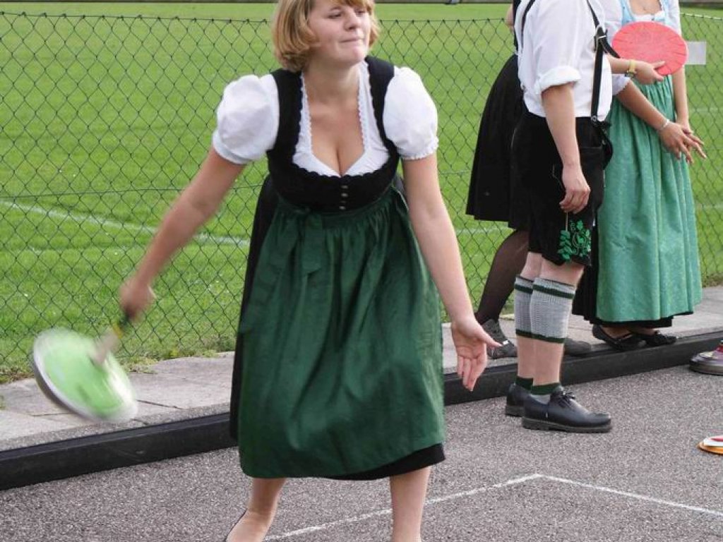 Dirndl &amp; Lederhosenturnier